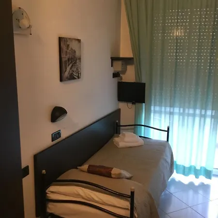 Si Hotel 3*